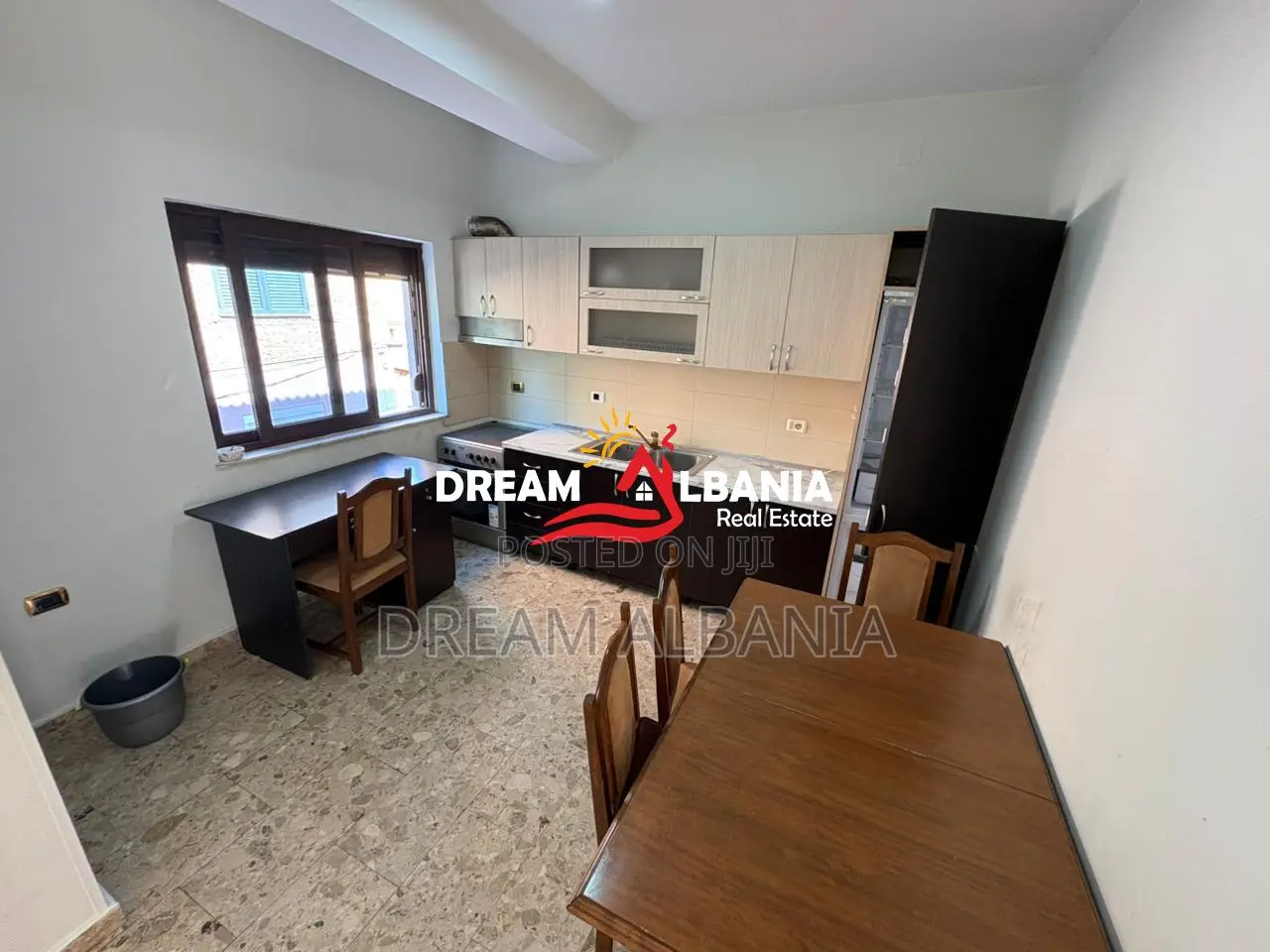 Shitet Apartament 2+1 prane Venue në Xhamllik, Tiranë (ID 41212272)