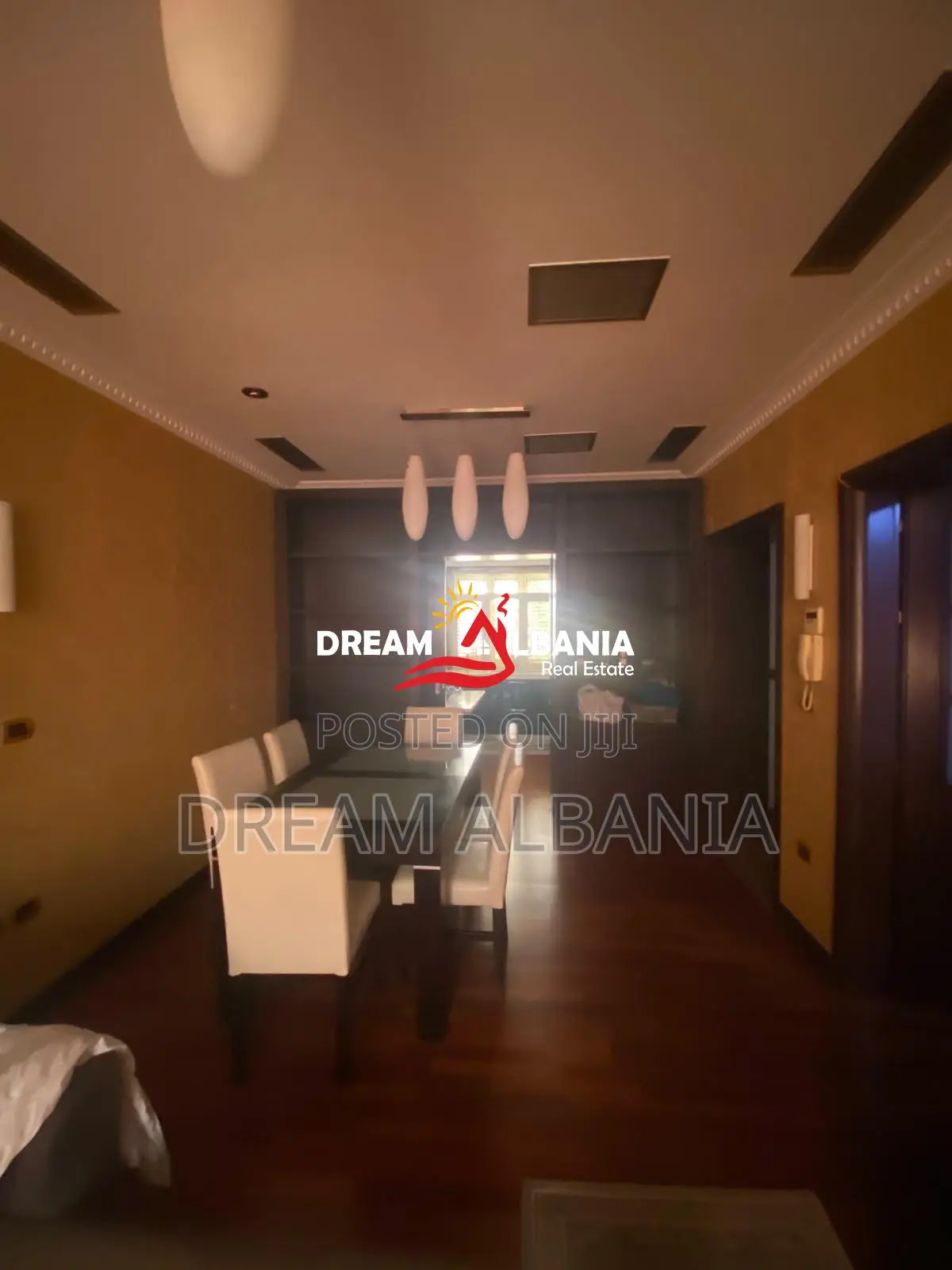 Jepet me qera apartament 1+1 në Bllok, pranë restorant Artigiano, Tira