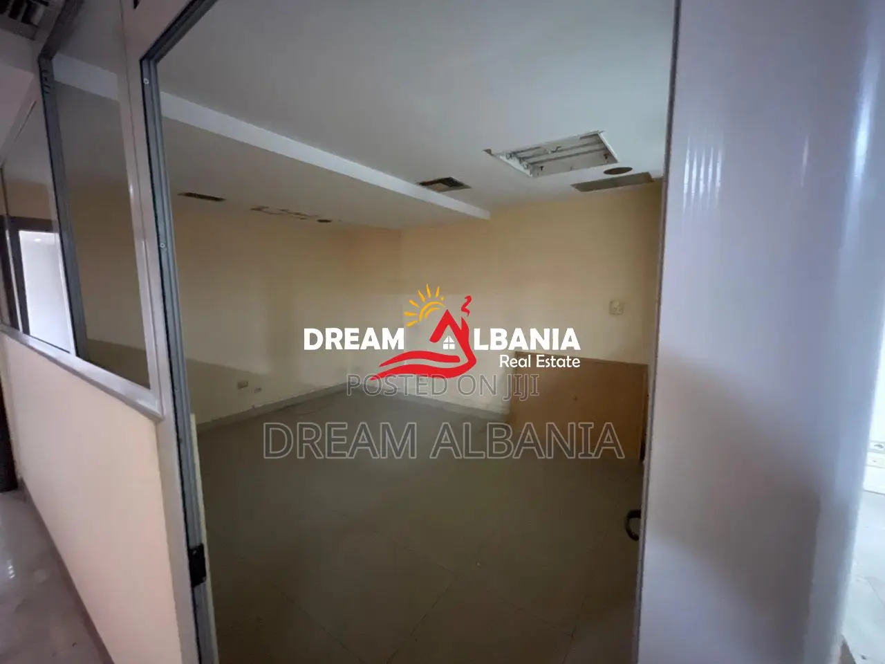 Jepet me qera ambient biznesi prane Stadiumit Dinamo, Tirane (ID 42719
