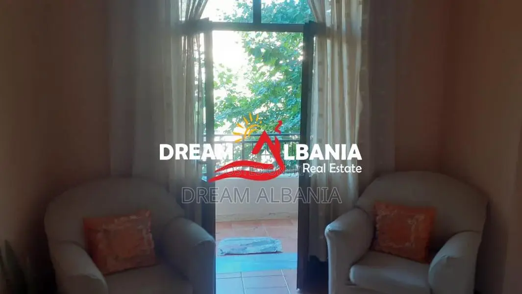 Shtepi Private + Ambjent Biznesi ne shitje ne Lushnje prane Stadiumit(