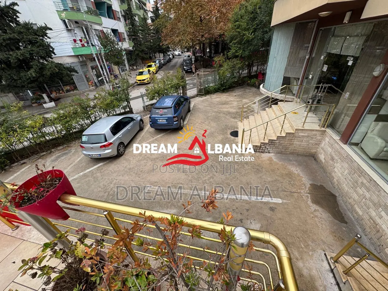 Jepet lokal me qera ne hyrje Freskut, ne Tirane (ID 42711053 )