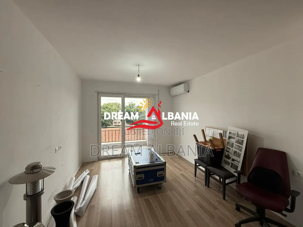 Jepet ambjent me qera te Rruga e Dibres Pran Shkolles se Bashkuar 2+1 