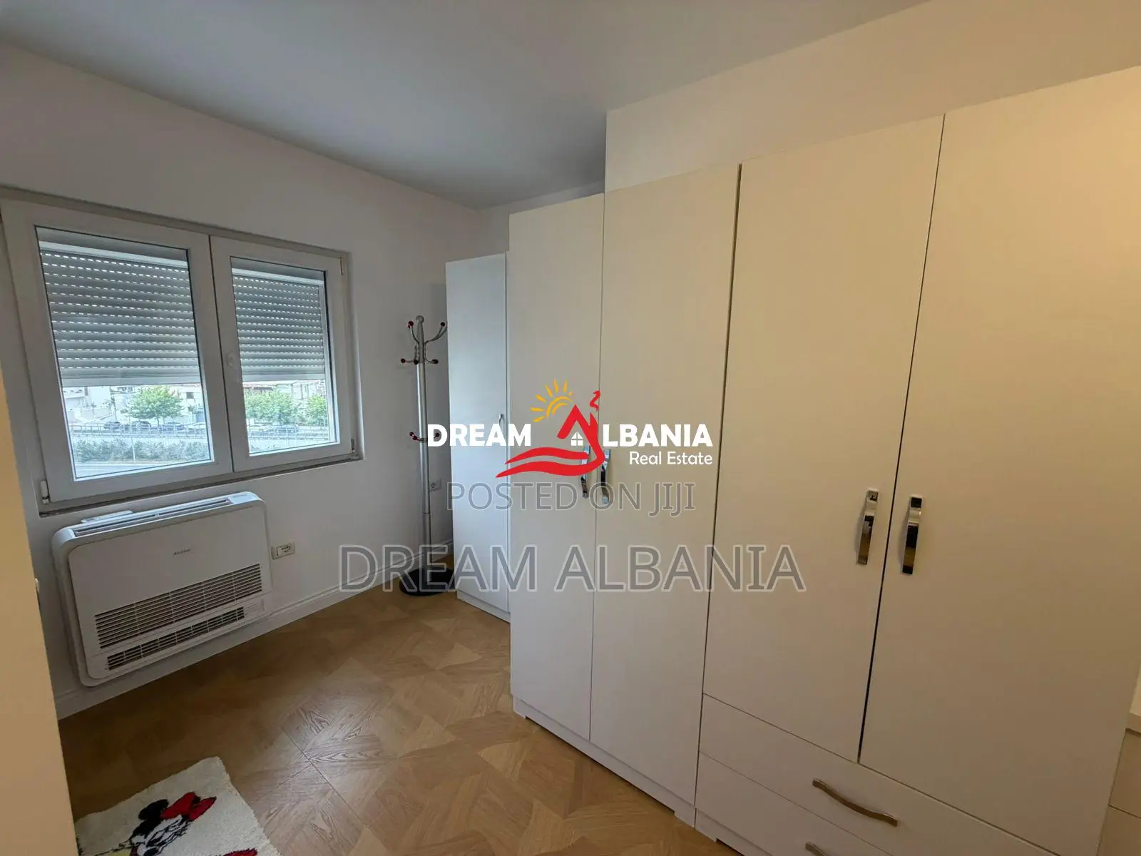 Shitet apartament 2+1+2 tek Irfan Tomini prane shkolles 26 Nentori (ID