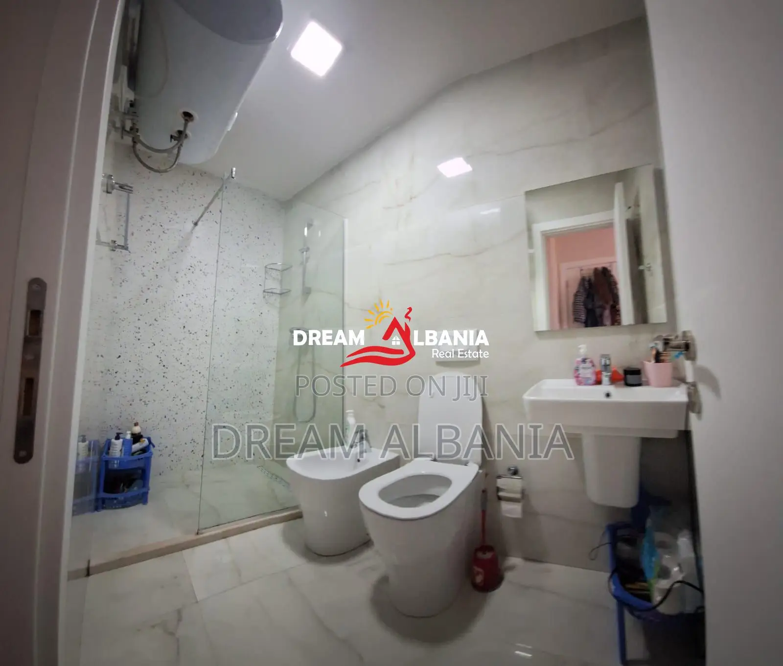 Shitet apartament 2+1+2wc brenda Kompleksit Fiori Di Bosco, ne Tirane 