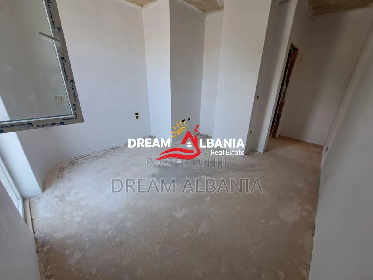 Apartament 2+1 ne shitje tek liqeni I thate prane Radisson Hotel ne Ti
