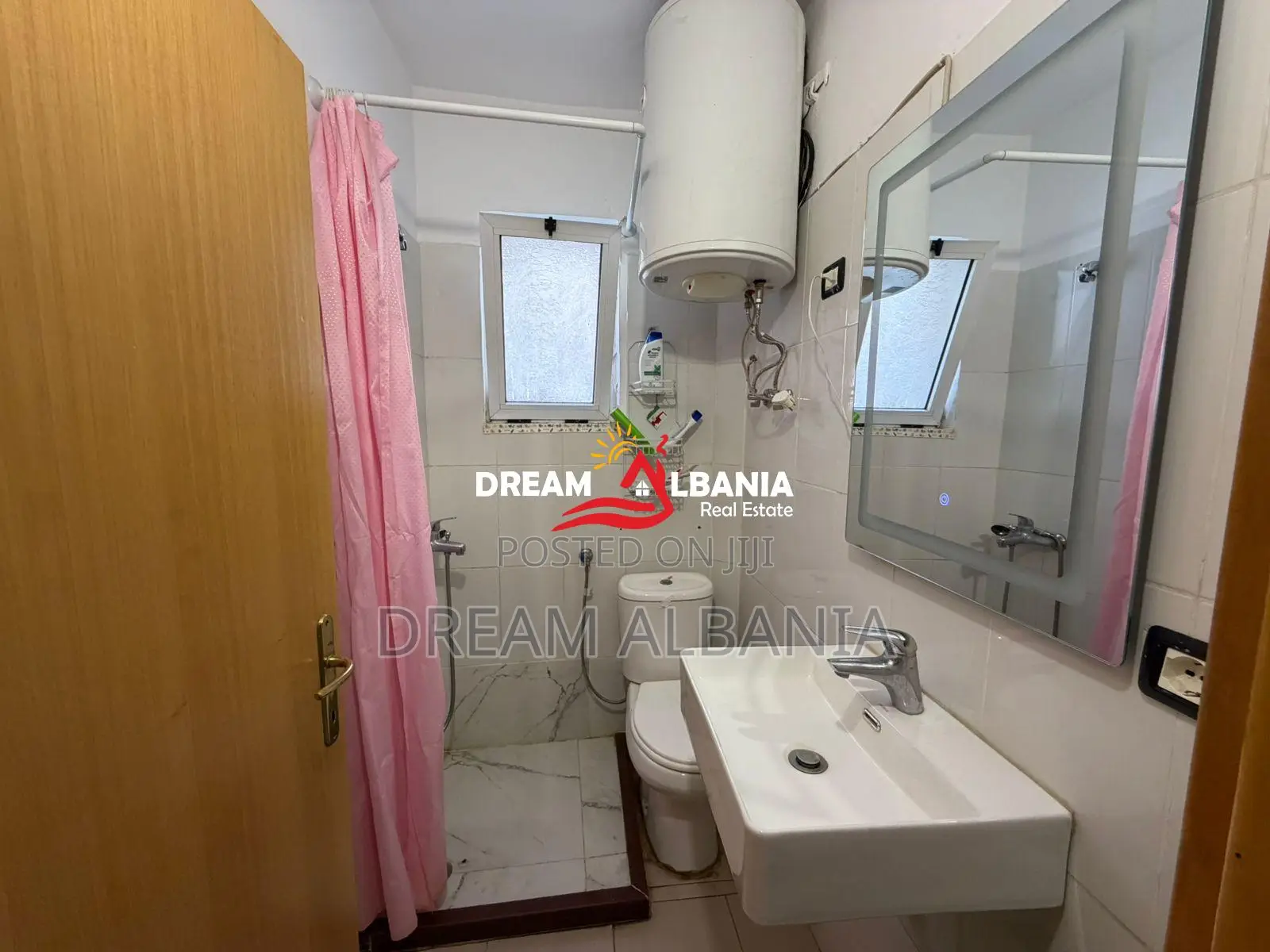 Jepet me qera apartament 1+1 me verande tek rruga Fortuzi, Tirane (ID 