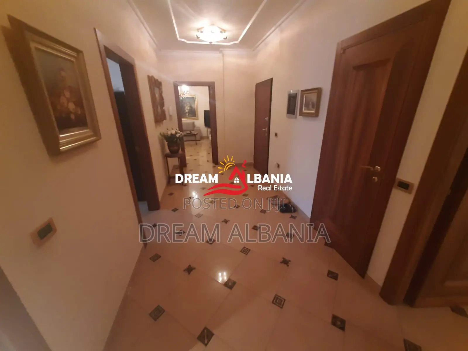 Apartamente 3+1 me qera ne qender ne Tirane (ID4231282 )