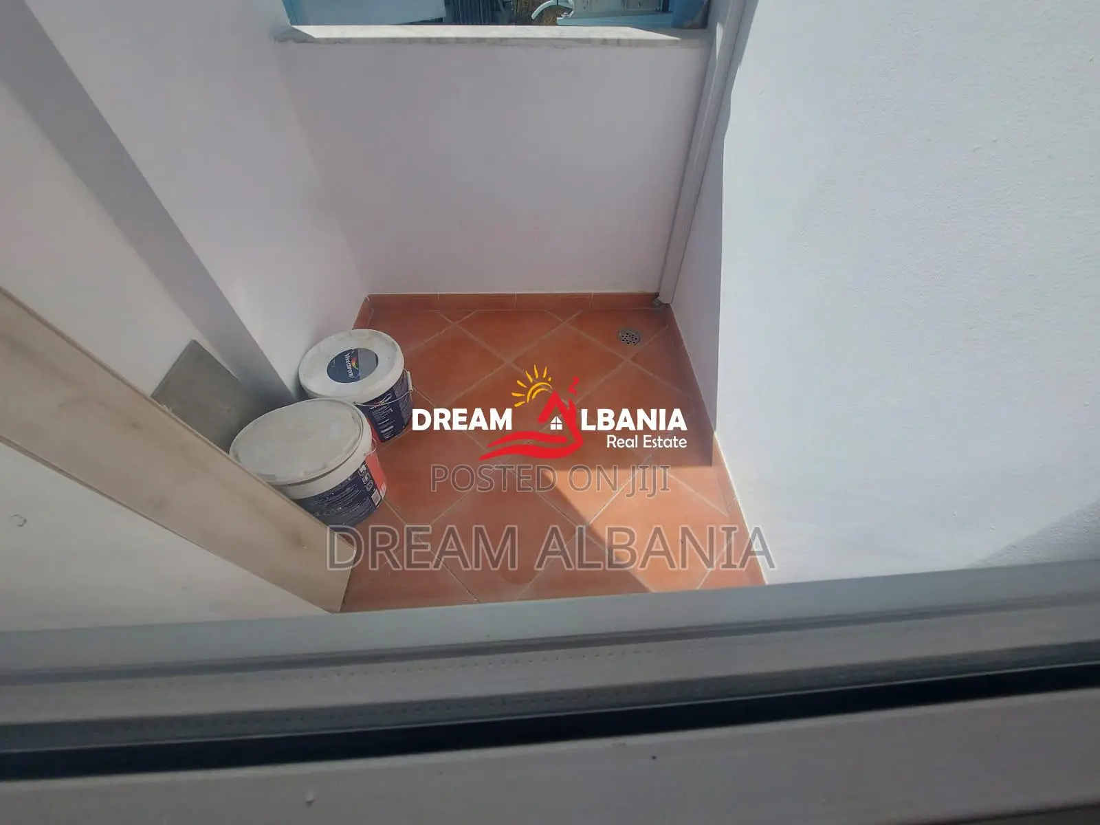 Ambjent 2+1+2 me qera tek Ish Ekspozita prane Gjykates, Tirane (ID 422