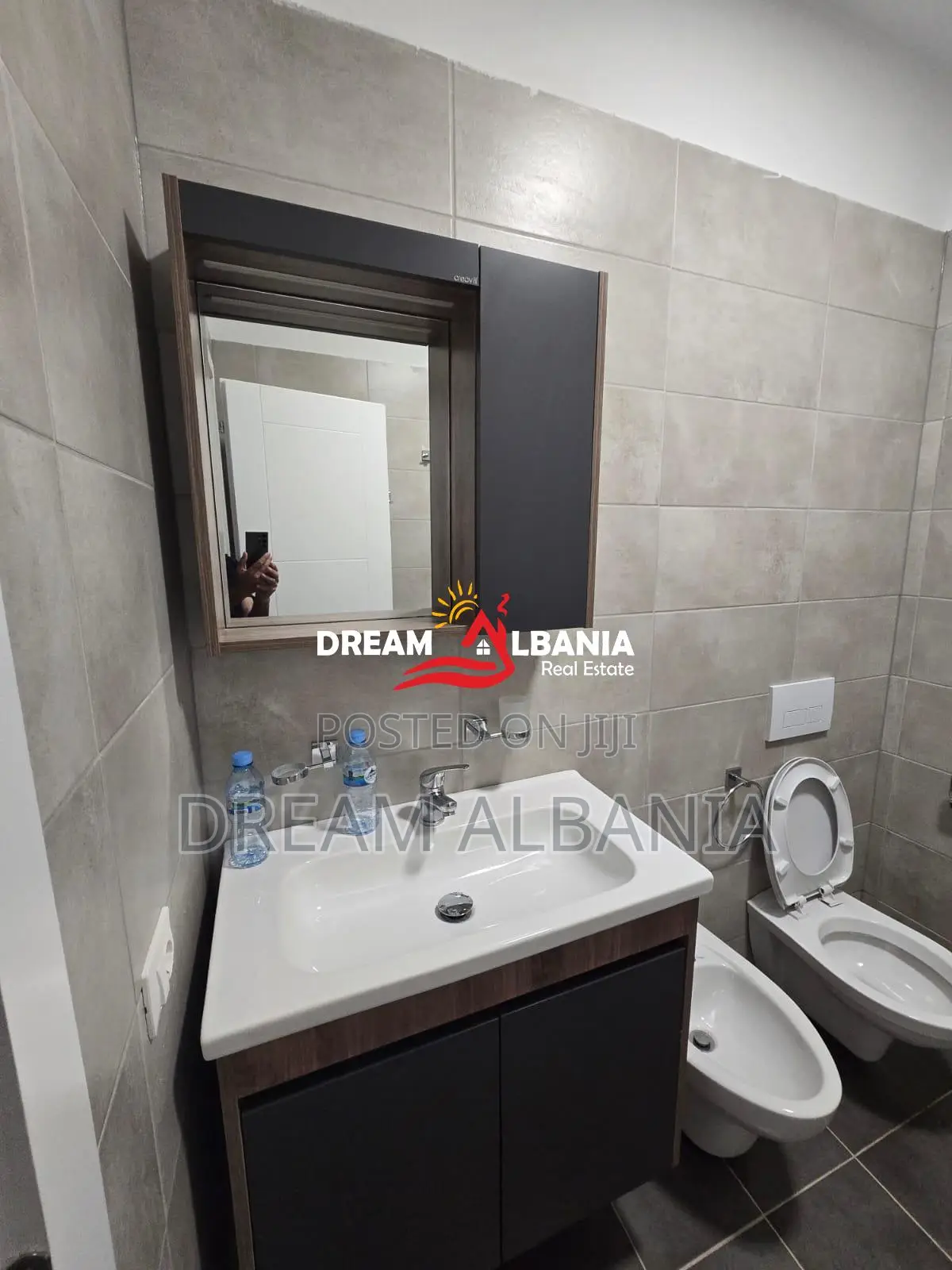 SHITET APARTAMENT 1+1 PRANE RESTORANT 2 LUANET, FRESK (ID 41111600)