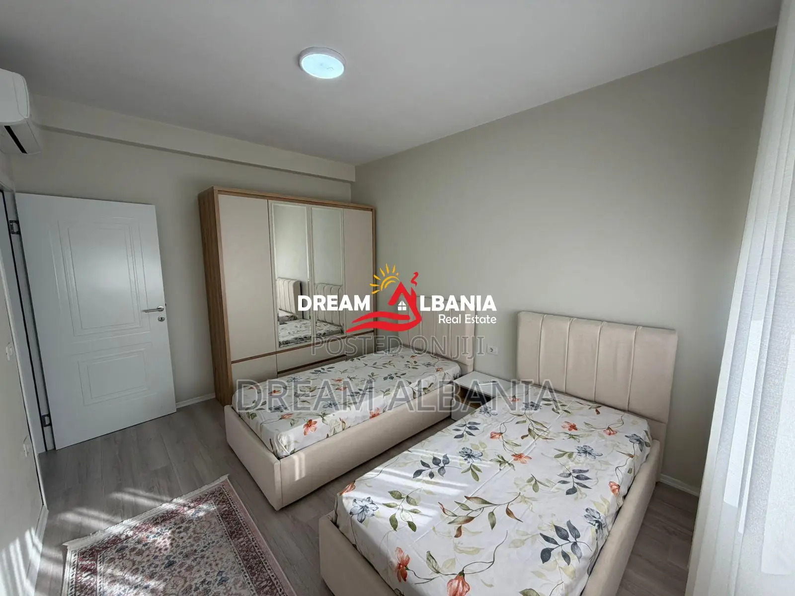 Shitet super apartament 2+1+2+post parkimi i perfshire ne Rrugen e Dur