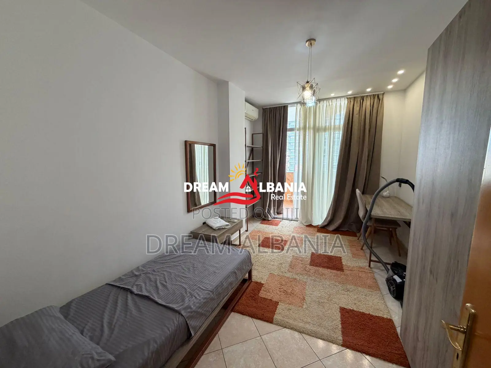Apartament 3+1+2 me qera tek komuna e parisit prane kompleksit Kika (I