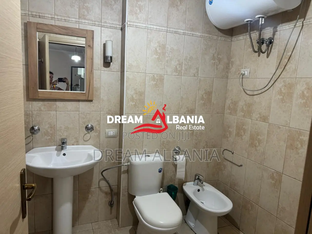 Jepet me Qera Apartament 1+1 Tek 21 Dhjetori,prane Hotel Mondial (ID 4