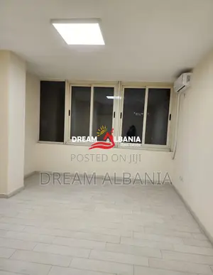 Zyre me Qera me 4 ambjente tek Pazari i Ri ne rrugen Tefta Tashko (ID 