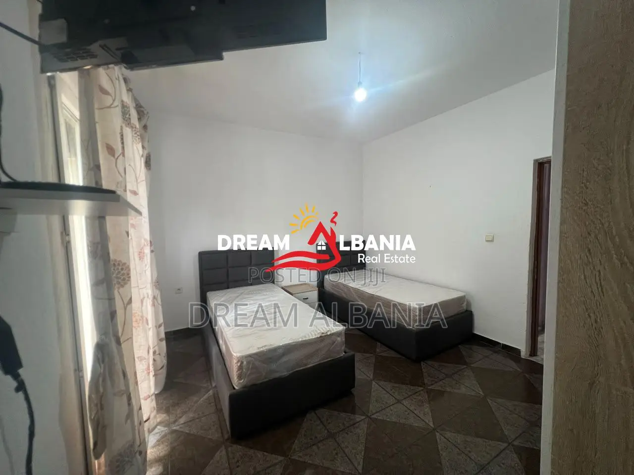 Apartament me qera 2+1 Duplex me verande tek Kristal Center afer Autos