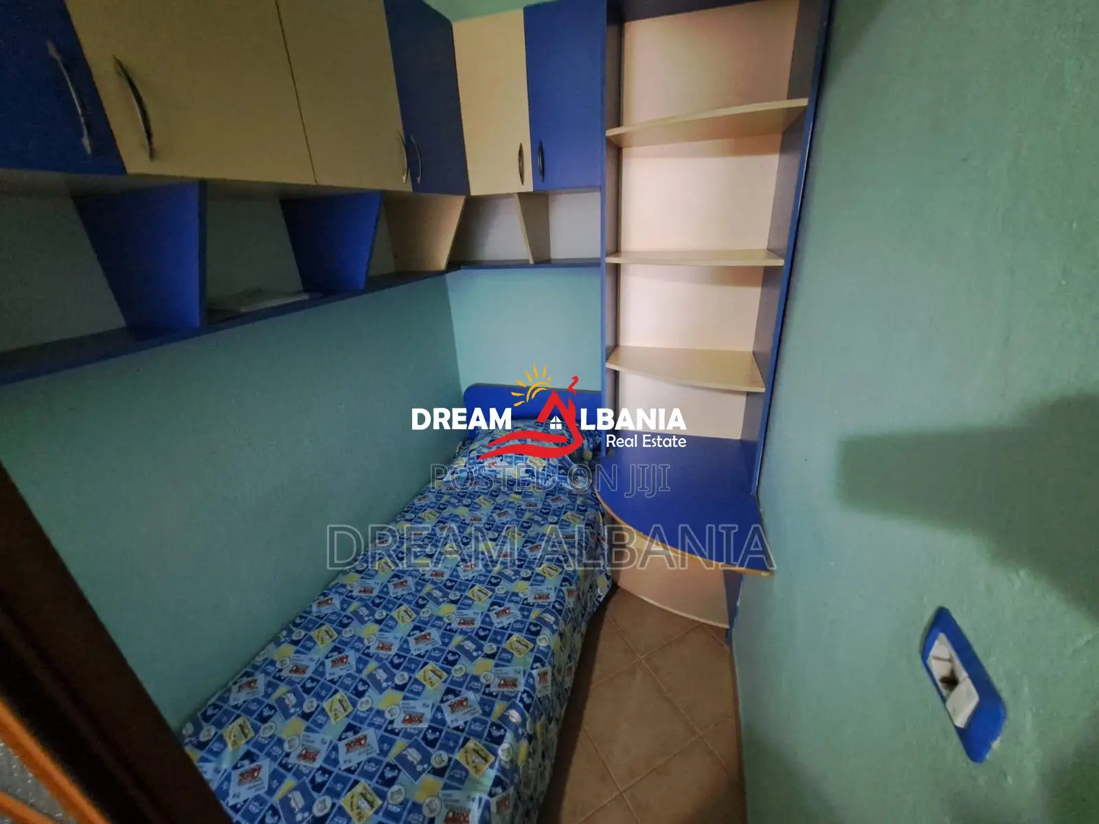 Apartament 1+1+Kuzhine e Vecuar ne Shitje ne Xhamllik, Prane Sheshit S