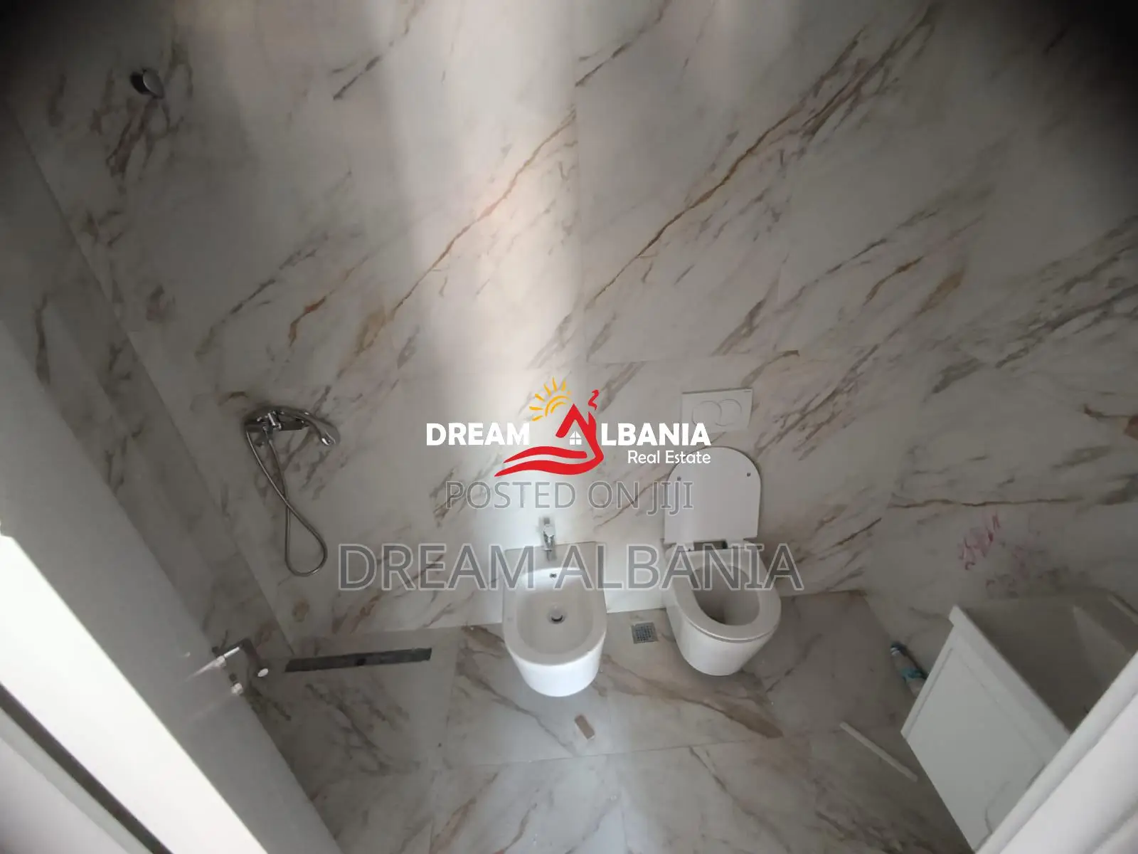 Apartament 2+1+2+ Post Parkimi me Qera ne Rrugen Jordan Misja, tek bul