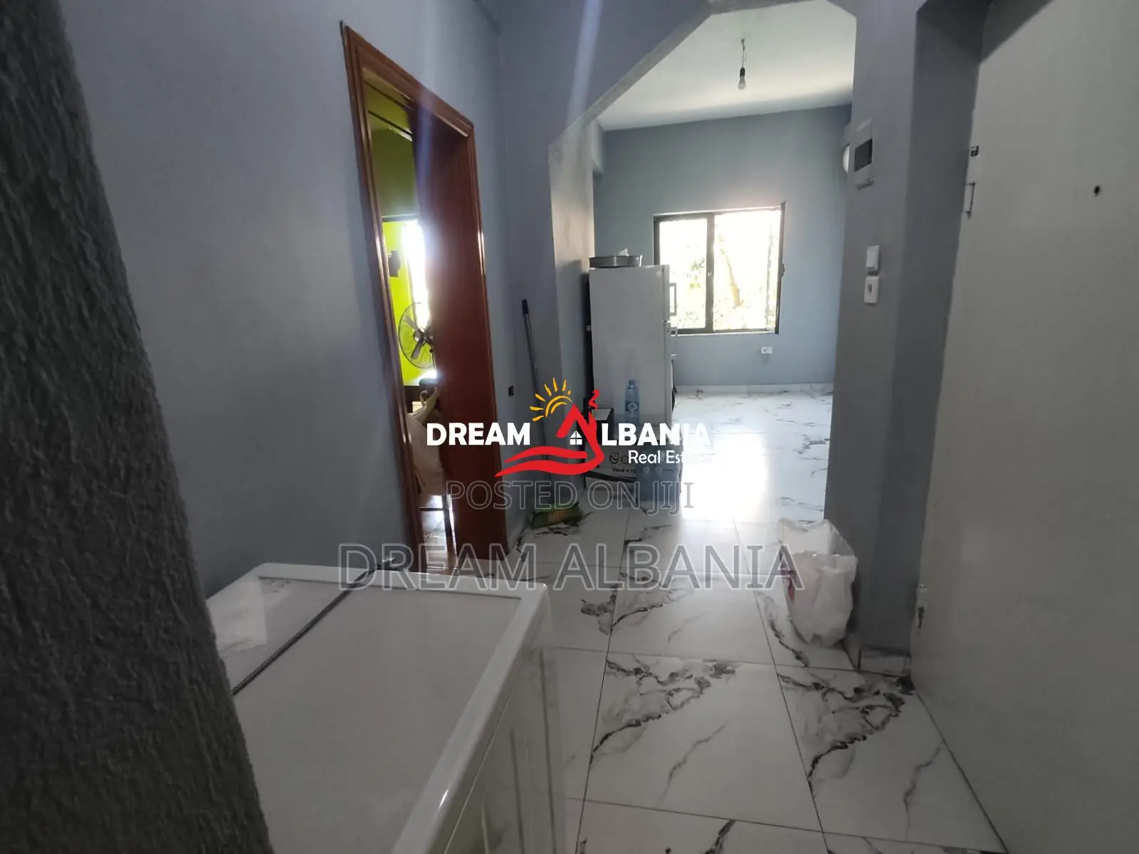 Shitet Apartament 1+1 ne Rrugen e Dibres prane Medresese (ID 4119479)