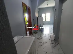Shitet Apartament 1+1 ne Rrugen e Dibres prane Medresese (ID 4119479)