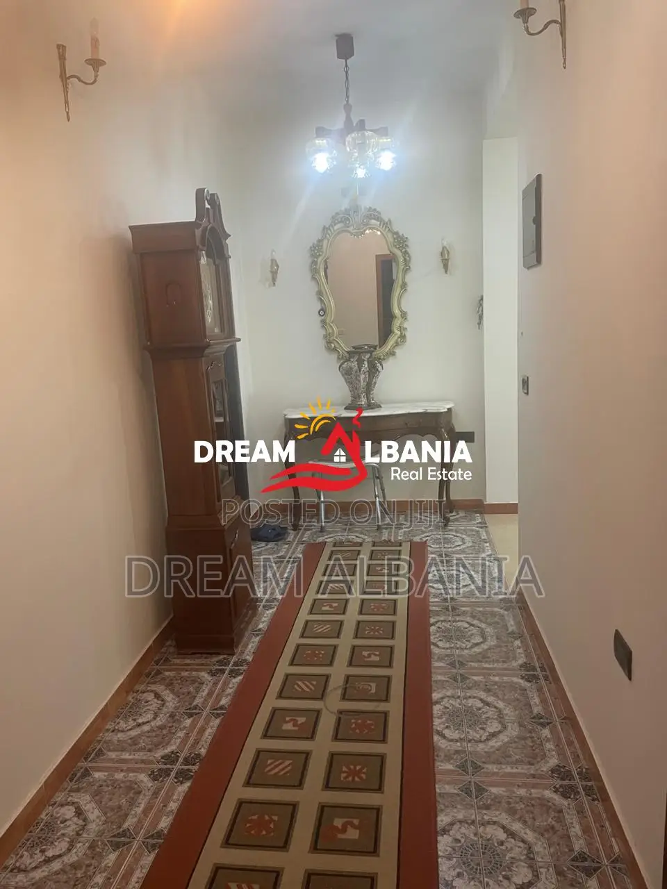 Shitet apartament 3+1 ne zonen e Katund i Ri prane Rruges Arkitekt Sin