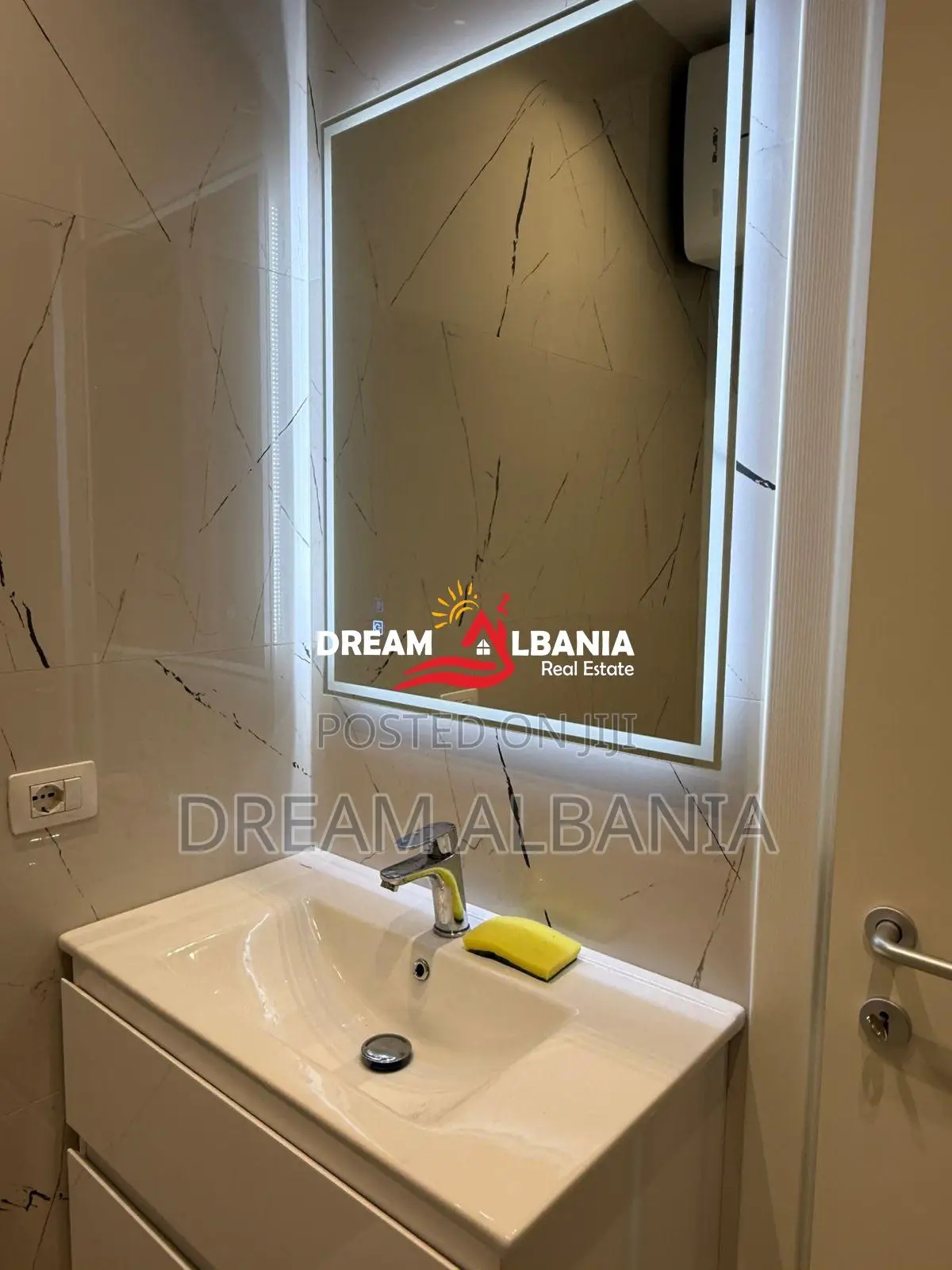 Jepet me qera apartament 2+1 tek Bulevardi i Ri (ID 42215499)