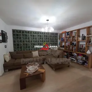 Shitet apartament 2+1 ne zonen e Xhamllikut prane Shkolles Niket Darda