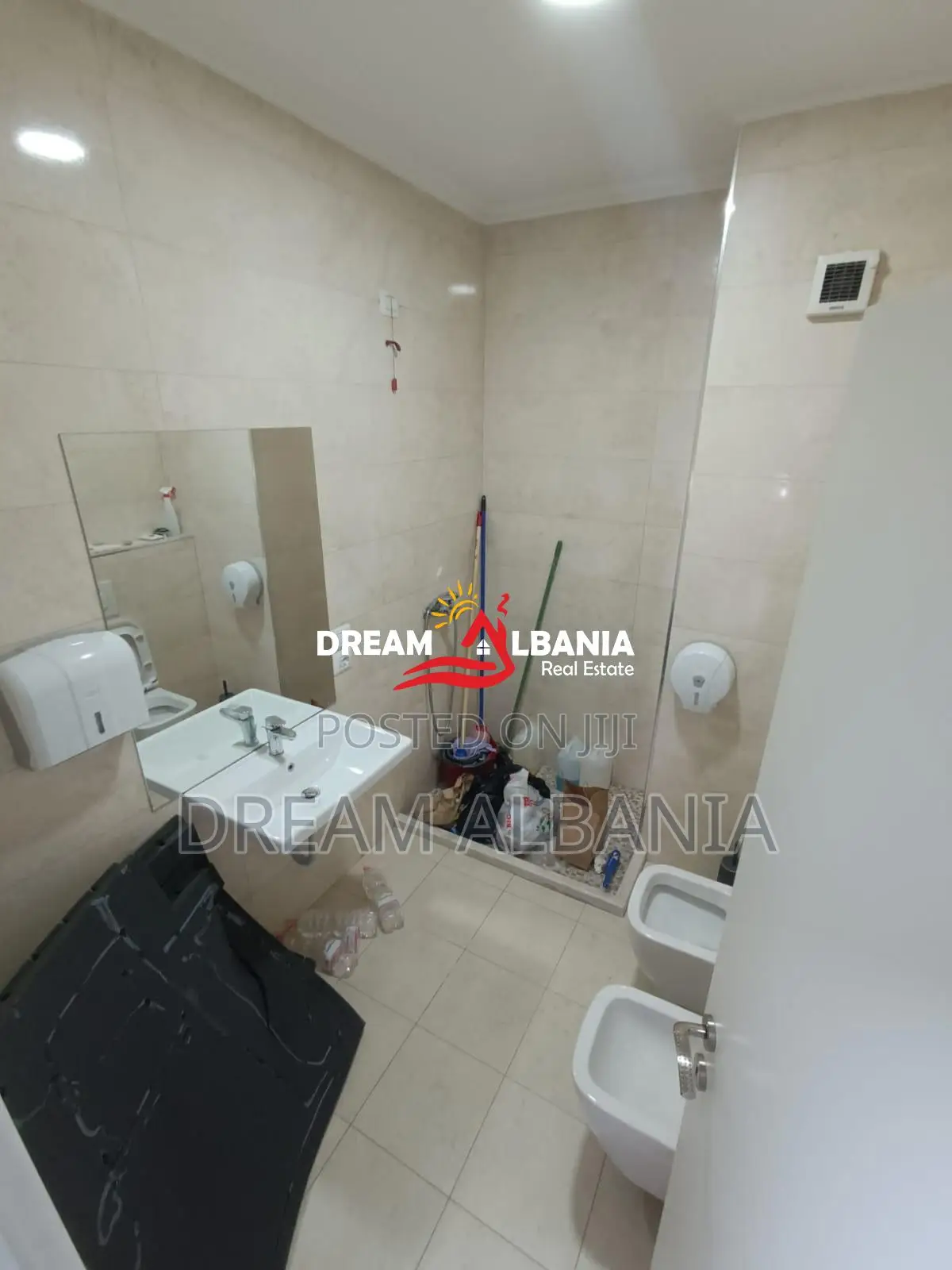 Jepet Me Qera Ambient Biznesi tek Zogu i Zi (ID 42611542)