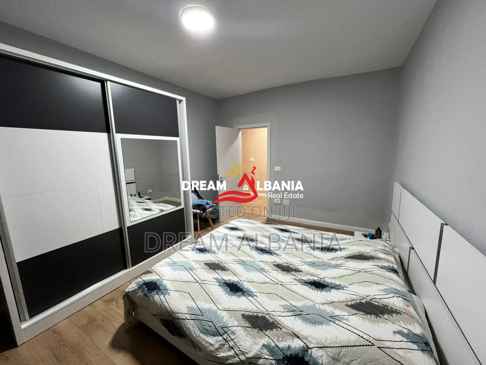 Super Apartament 3+1+2wc ne shitje te stadiumi Dinamo, Tirane (ID 4139