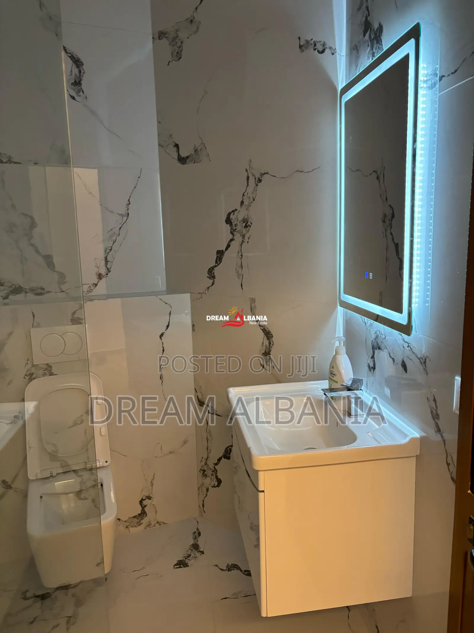 Jepet me qera apartament 1+1 tek Kopshti Zologjik prane Piceri Pavarot