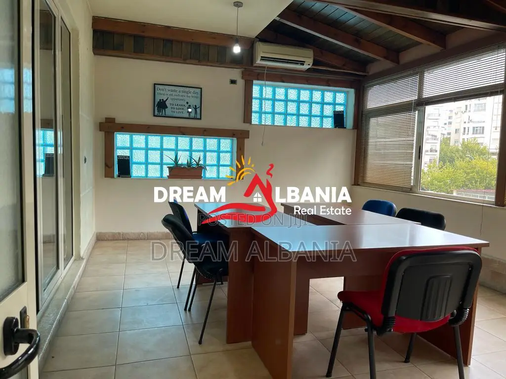 Zyre me qera ne Don Bosko prane Vizion +, Tirane (ID 42611400 )