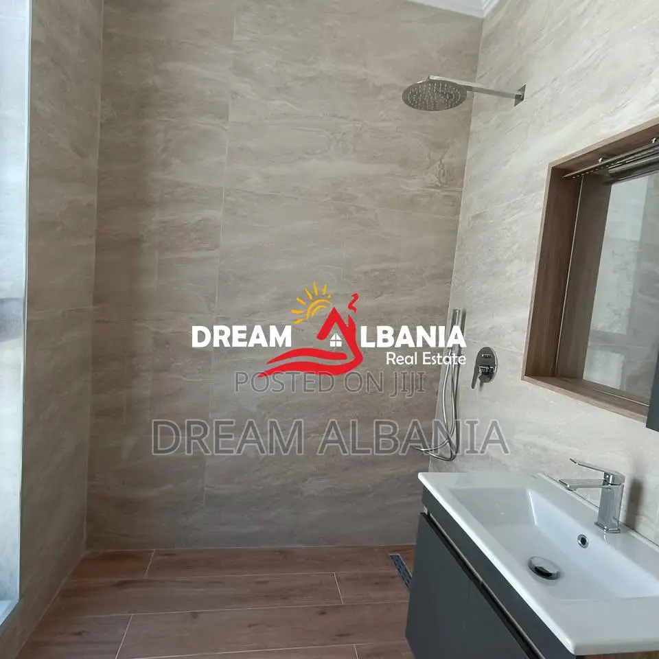 Jepet me qera Vile prane Vilave Amerikane te Senatoriumi, Tirane(42513