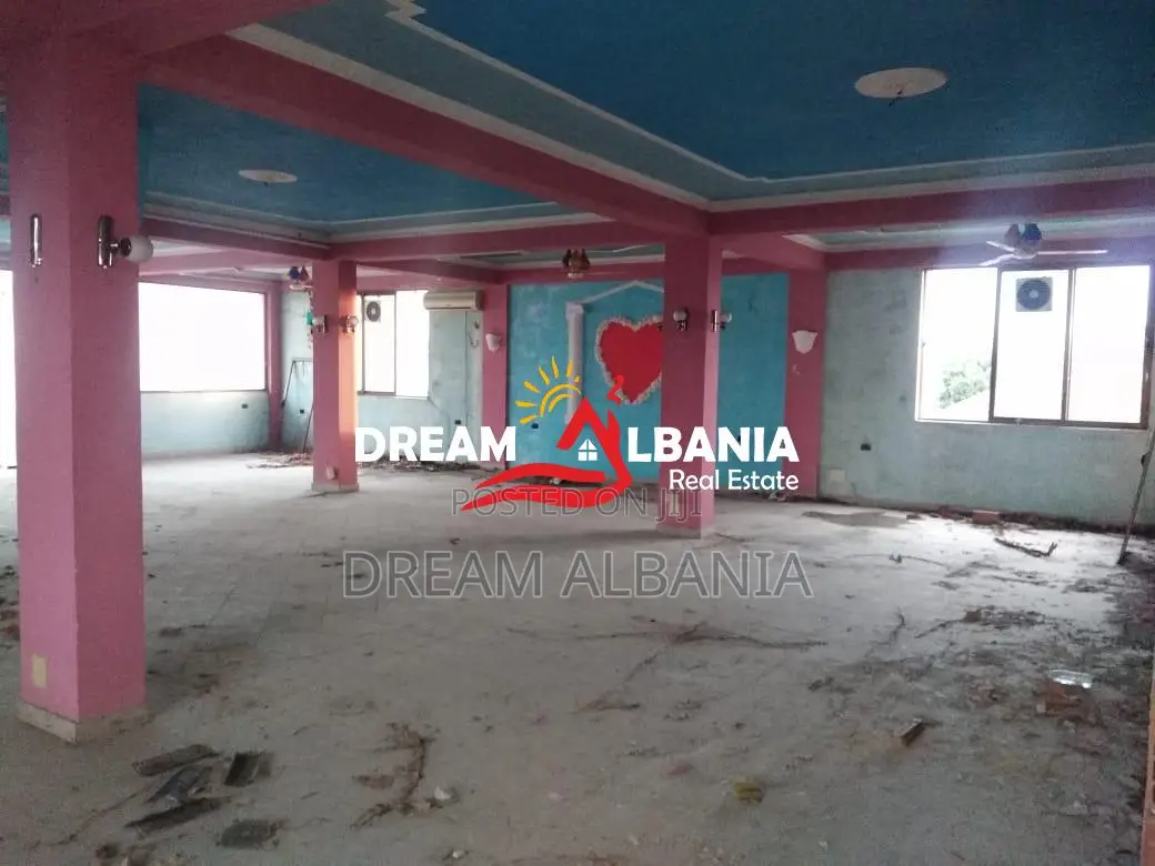 Jepet ambjent me qera me oborr ne Laknas, Tirane (ID 4281171)
