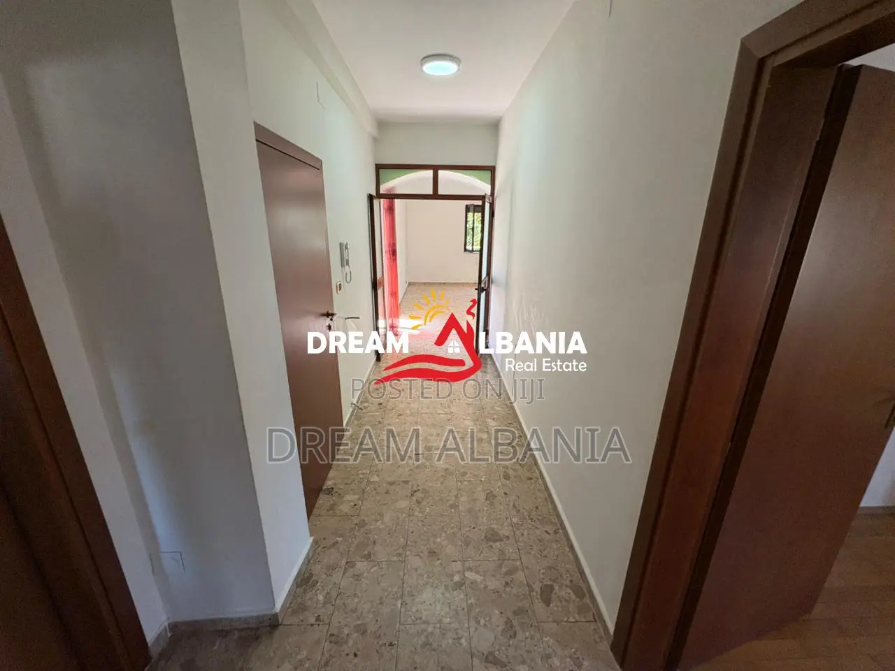 Shitet Apartament 2+1 prane Venue në Xhamllik, Tiranë (ID 41212272)