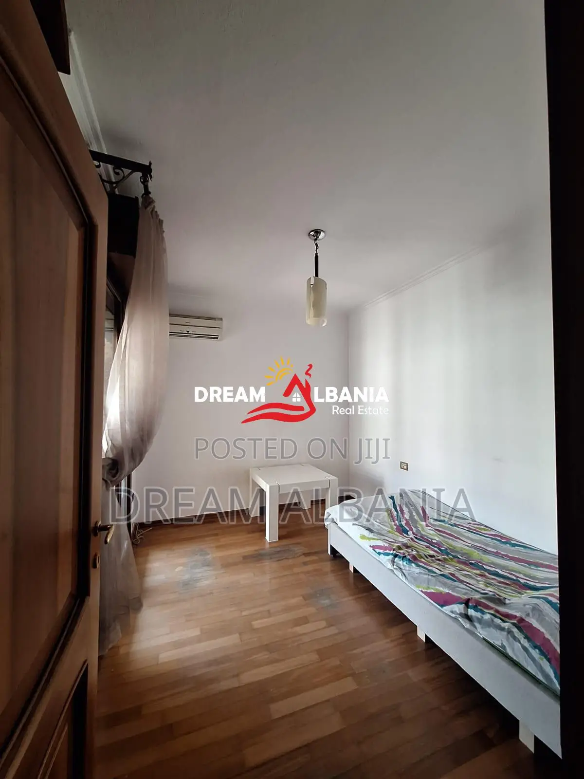 Jepet Apartament 3+1+2 me qera afer rrethrrotullimit te Komuna Parisit