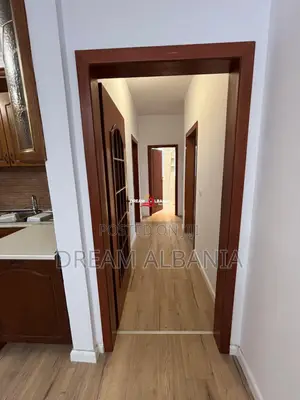 Jepet me qera apartament 3+1+2 wc+3 ballkone tek Rruga e Kavajës, Tira