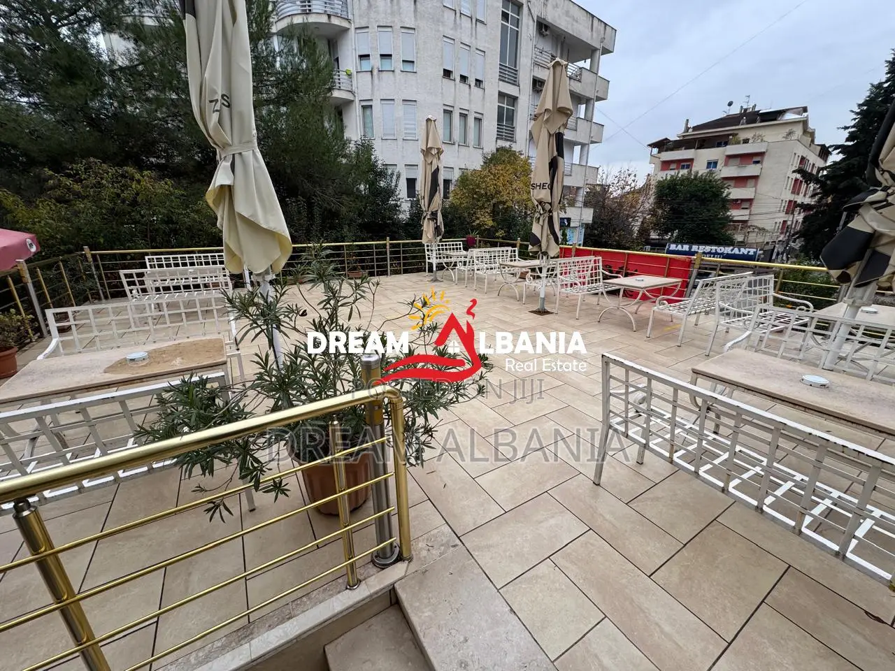 Jepet lokal me qera ne hyrje Freskut, ne Tirane (ID 42711053 )
