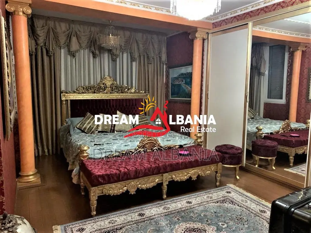 Shitet super apartament 2+1+2 garazhe dhe nje post parkimi ne Kinostud