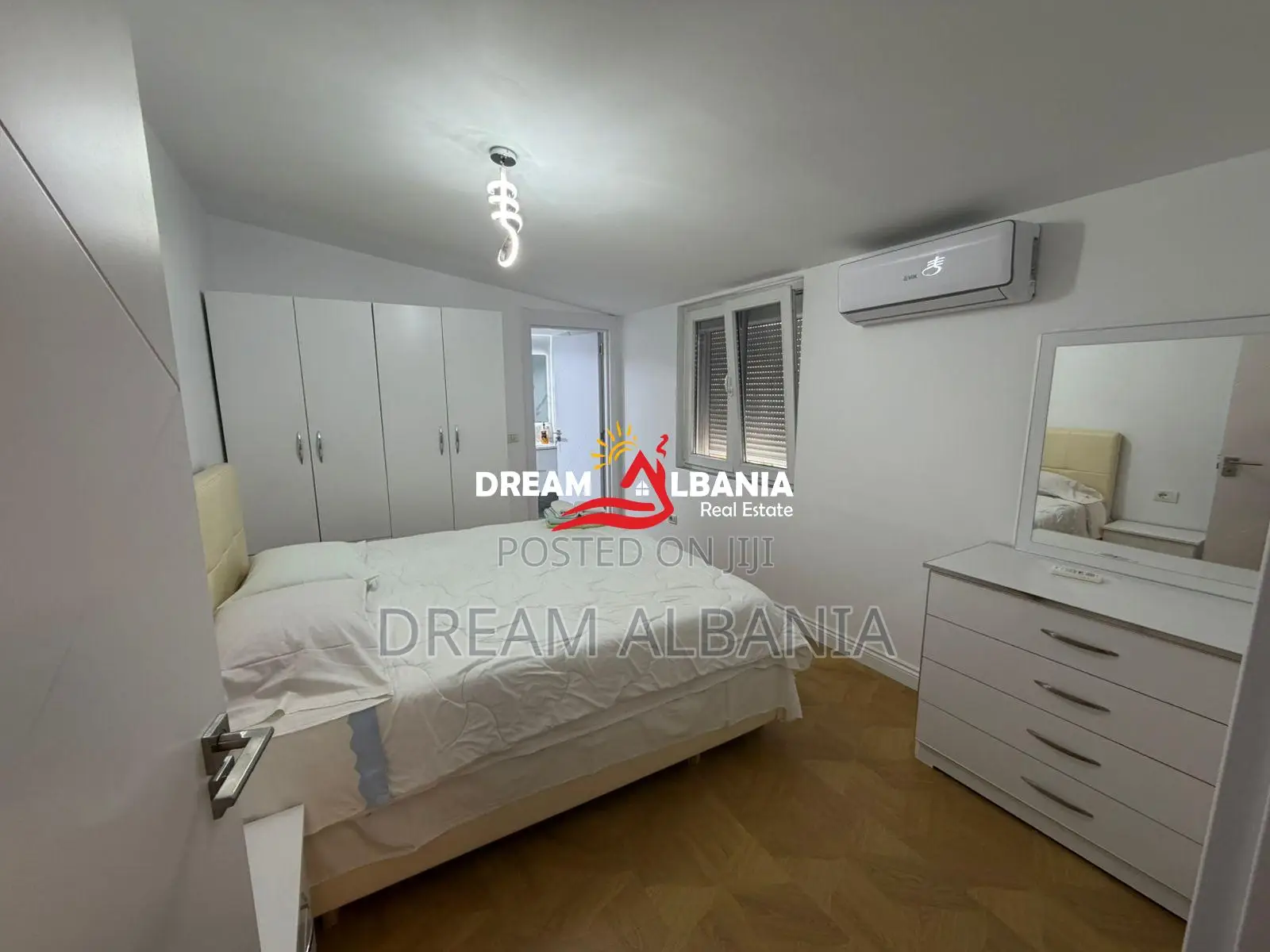 Shitet apartament 2+1+2 tek Irfan Tomini prane shkolles 26 Nentori (ID