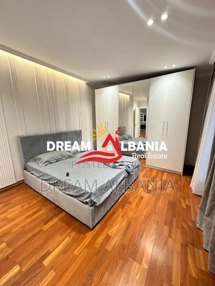 Jepet me qera apartament+verande | Penthouse 2+1+2 rruga e Kavajes (ID