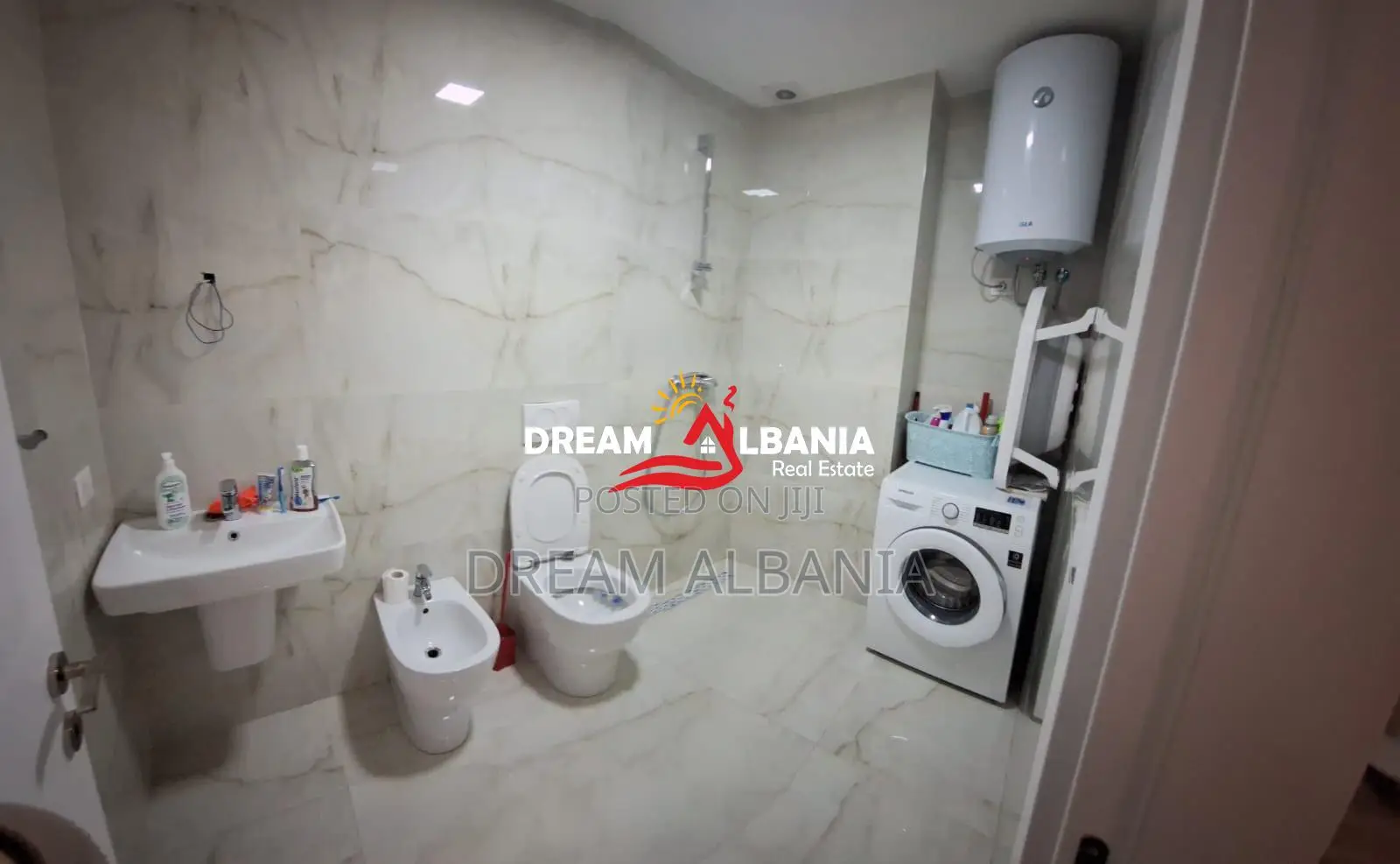 Shitet apartament 2+1+2wc brenda Kompleksit Fiori Di Bosco, ne Tirane 