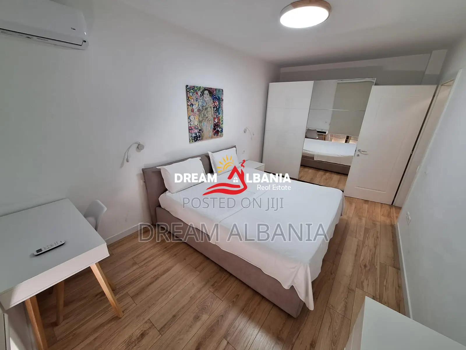 Shitet Apartament 2+1+2 Rruga e Bogdaneve, perballe Shkolles Avni Rust