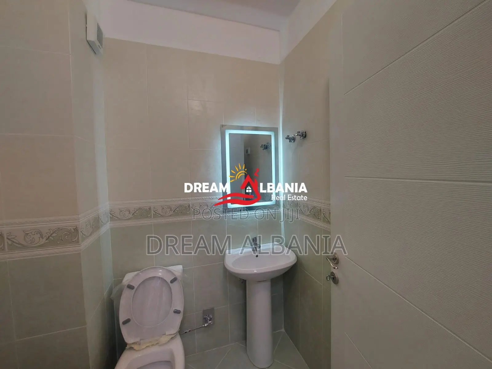 Ambjent 2+1+2 me qera tek Ish Ekspozita prane Gjykates, Tirane (ID 422