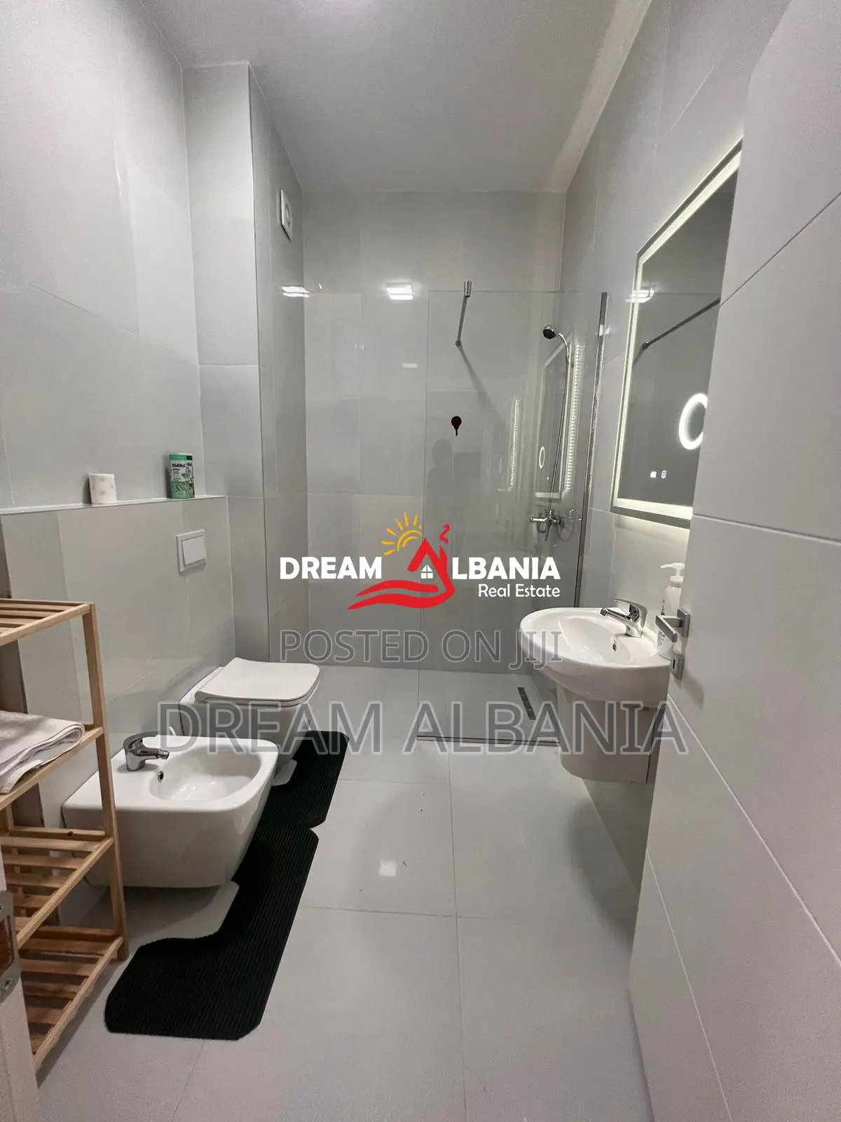 Jepet me qera apartament 2+1+2 me Parkim ne rrugen Aleksander Moisiu, 