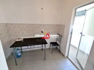 Jepet Apartament 1+1 me Qera në zonën e Xhamllikut prane Ish Venue ! (
