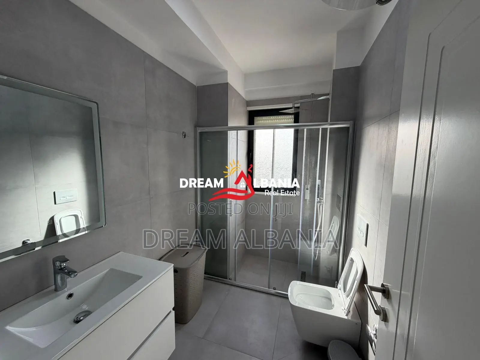 Shitet super apartament 2+1+2+post parkimi i perfshire ne Rrugen e Dur