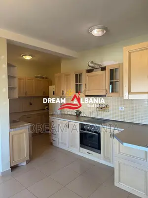 Shitet apartament 3+1+3 ne zonen e Kopshtit Zoologjik prane Sona Resid
