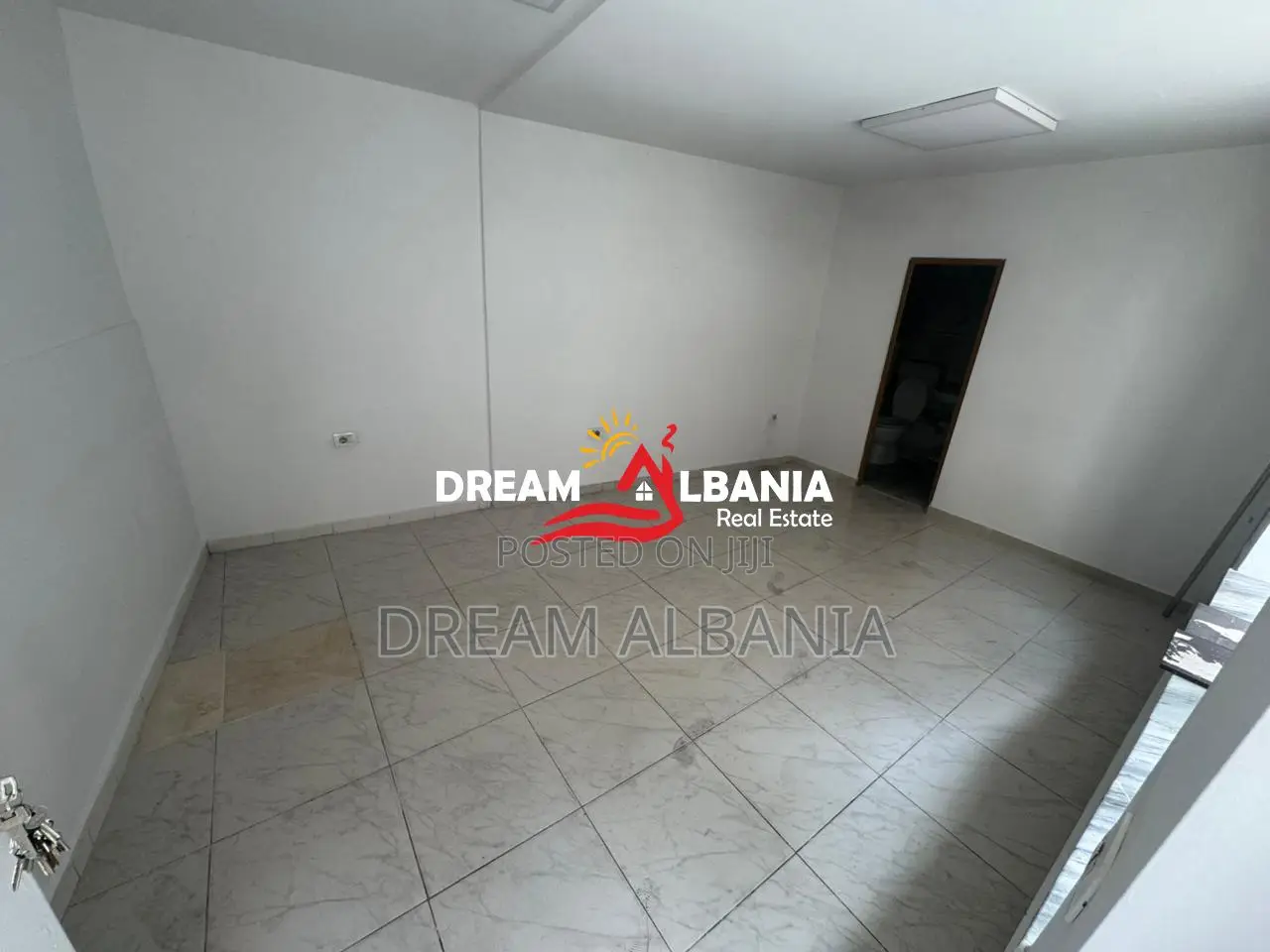 Jepet Zyre me qera Tek Rruga Fortuzi, Tirane (ID 42611559) f