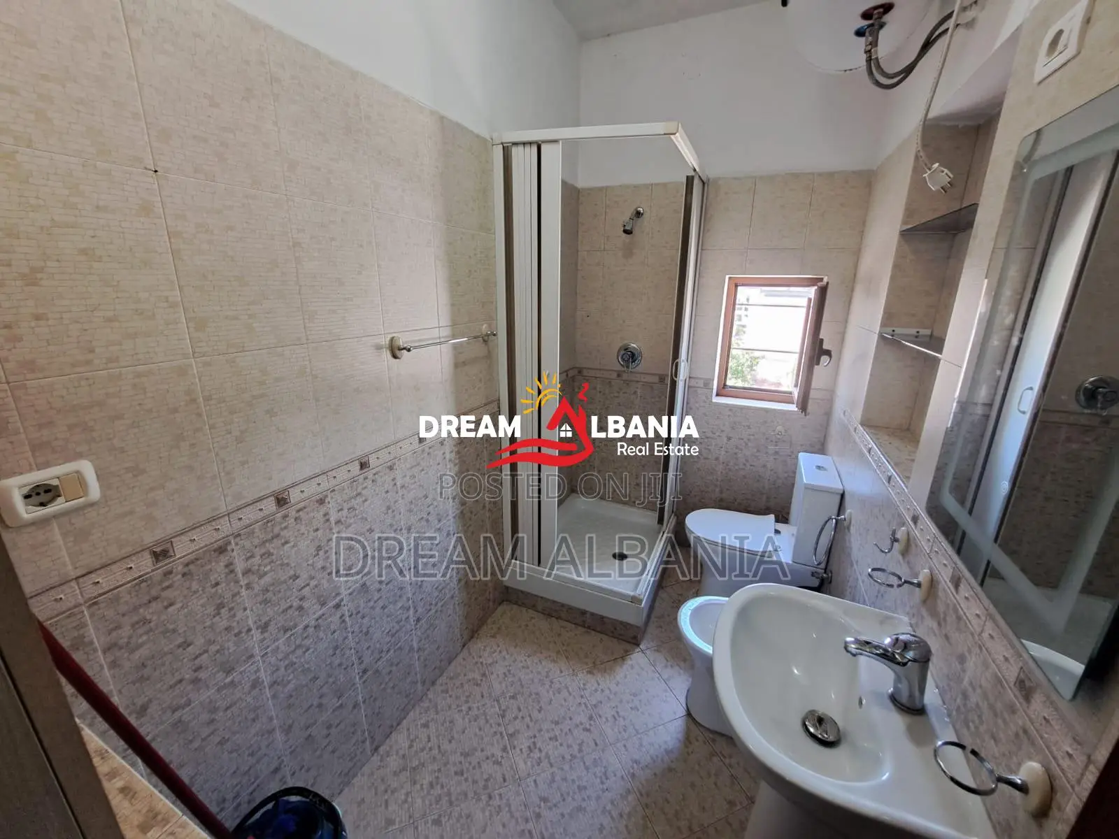 Apartament 1+1+Kuzhine e Vecuar ne Shitje ne Xhamllik, Prane Sheshit S