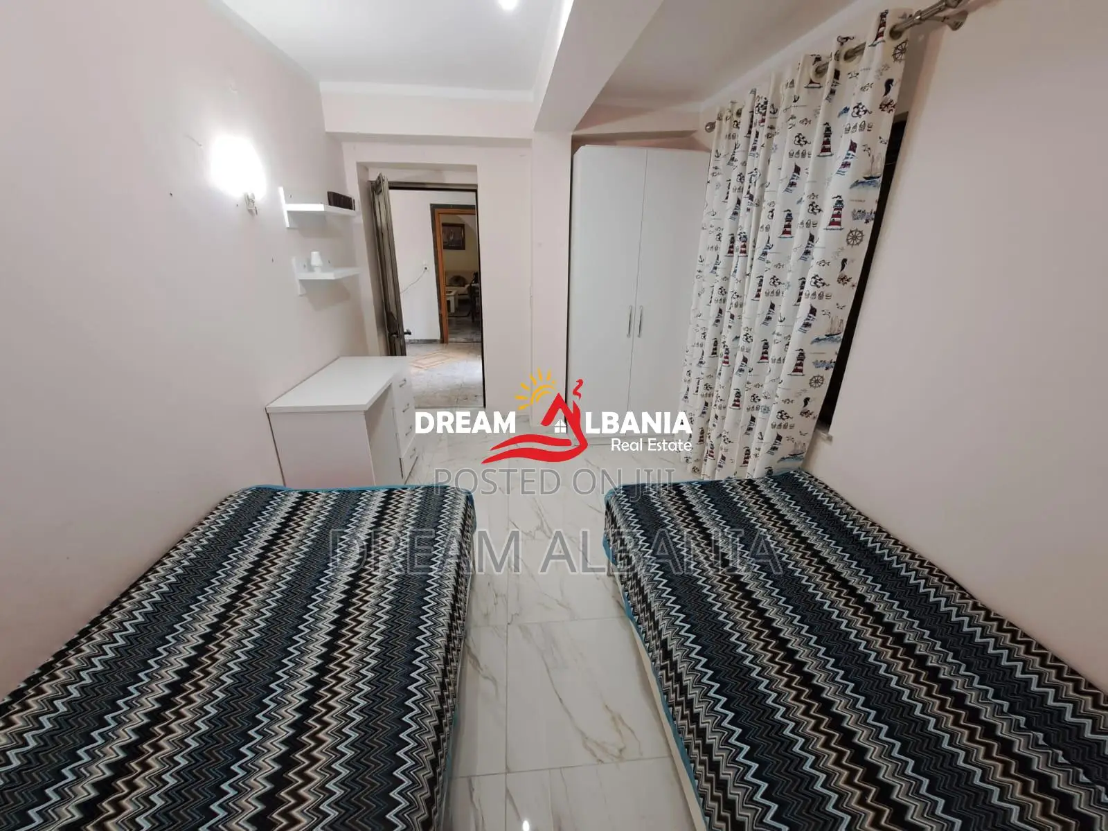 Apartament 2+1+2wc me qera tek Rruga Fortuzi prane Shkolles Jeronim De