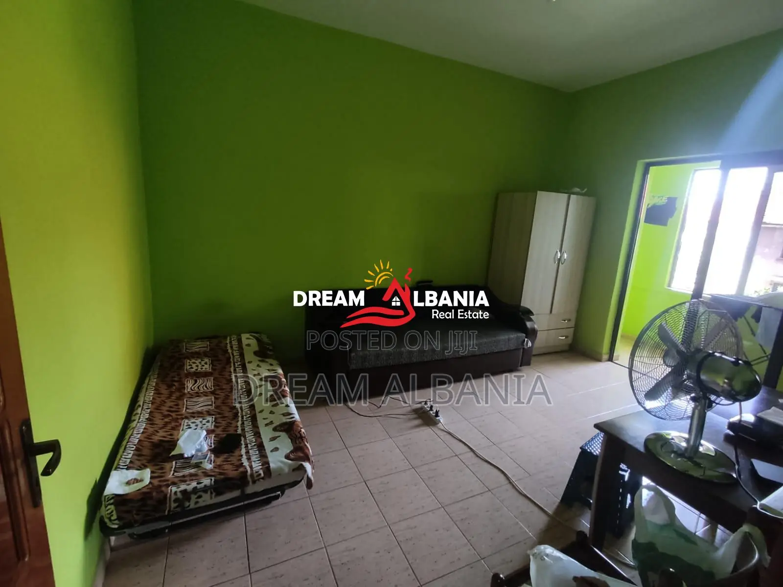 Shitet Apartament 1+1 ne Rrugen e Dibres prane Medresese (ID 4119479)