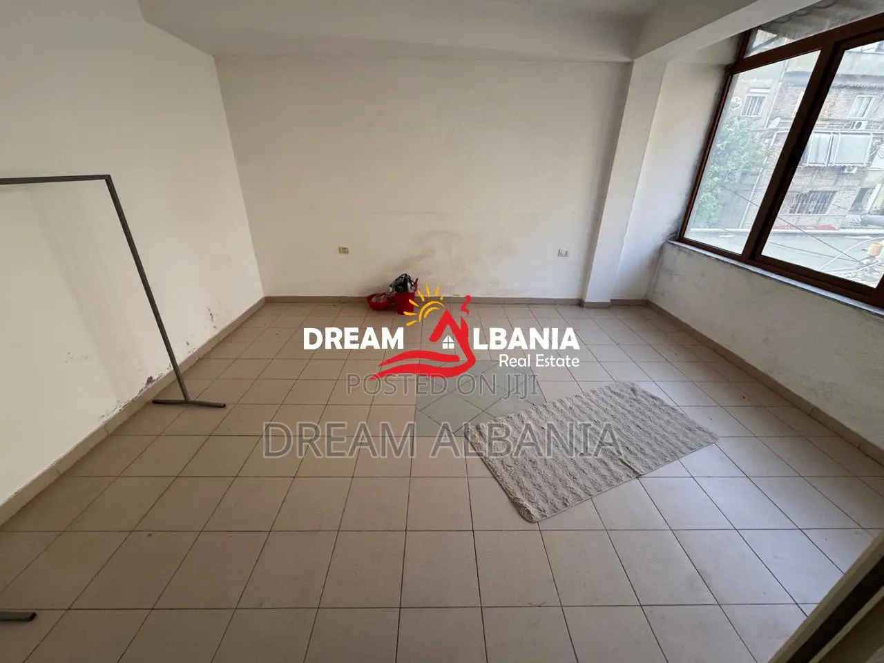 Shiten 2 Apartamente (1+1 dhe 2+1) tek Kryqezimi i 21 Dhjetorit (ID 41